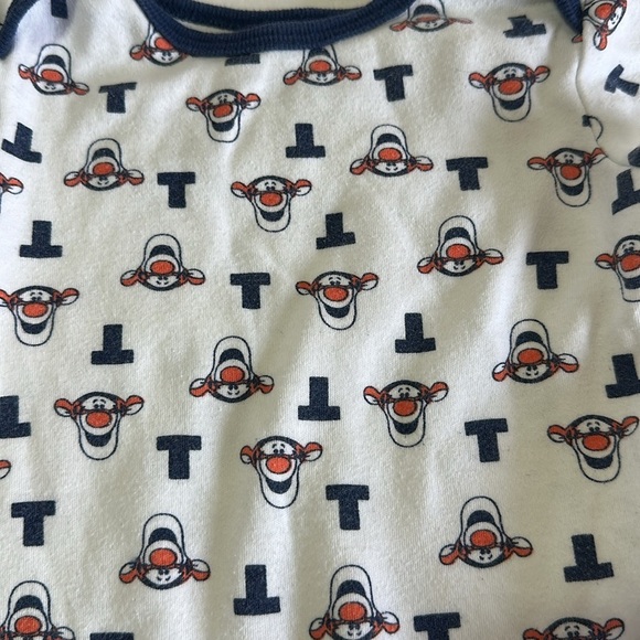 Disney - Navy and White short sleeve Winnie the Pooh Bodysuit with Tigger Print - Picture 2 of 3